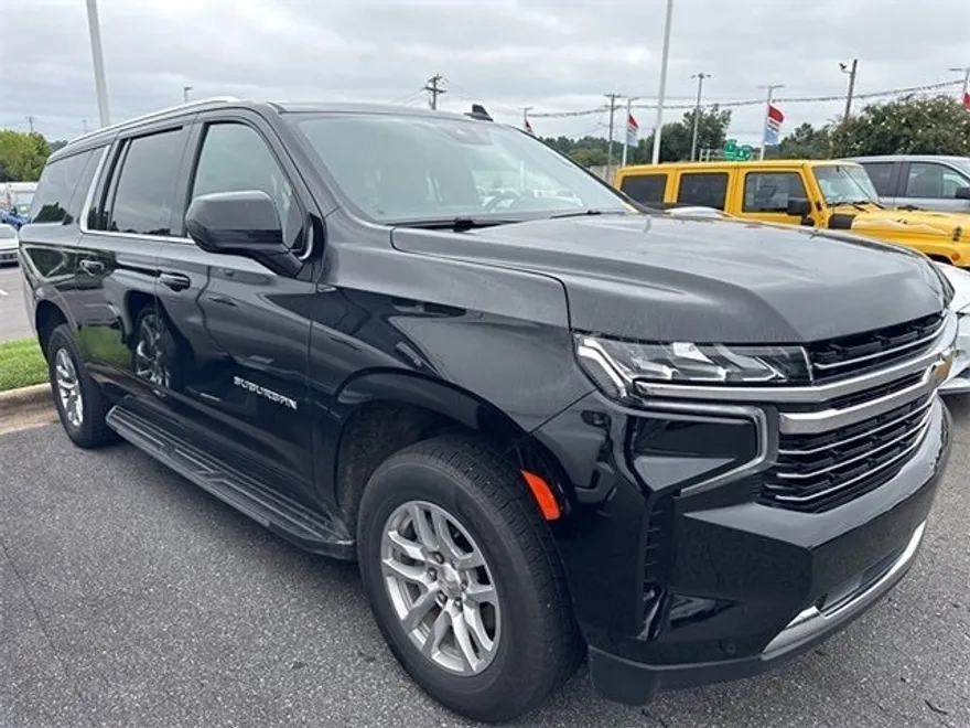 2023 Chevrolet Suburban LT photo 1