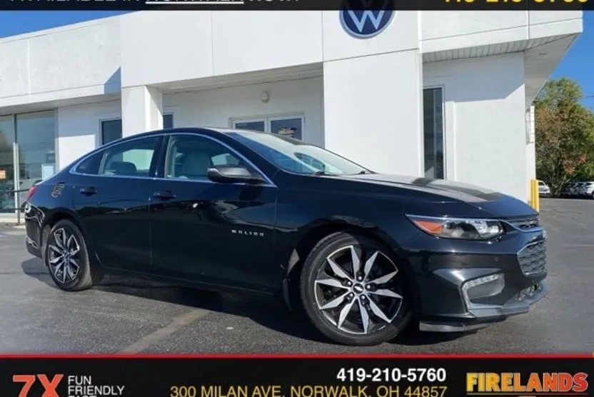 2017 Chevrolet Malibu 1LT photo 1