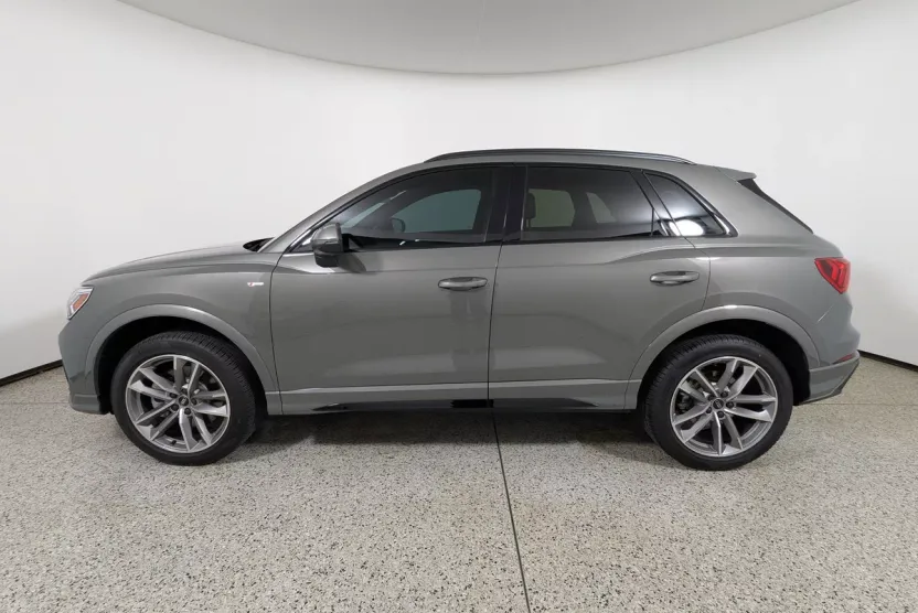 2025 Audi Q3 S line Premium photo 1
