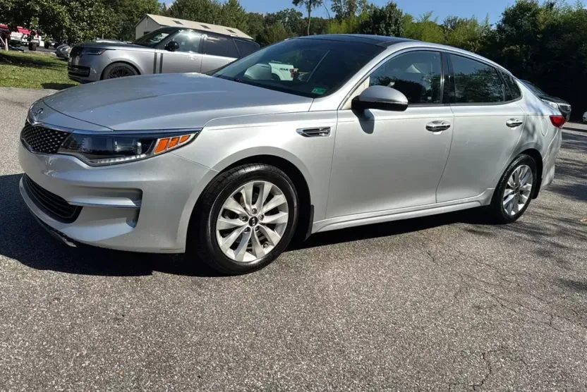 2018 Kia Optima EX photo 1