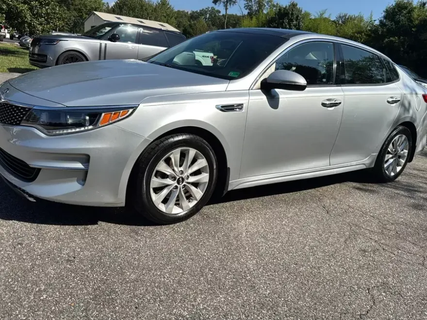 2018 Kia Optima EX photo 1