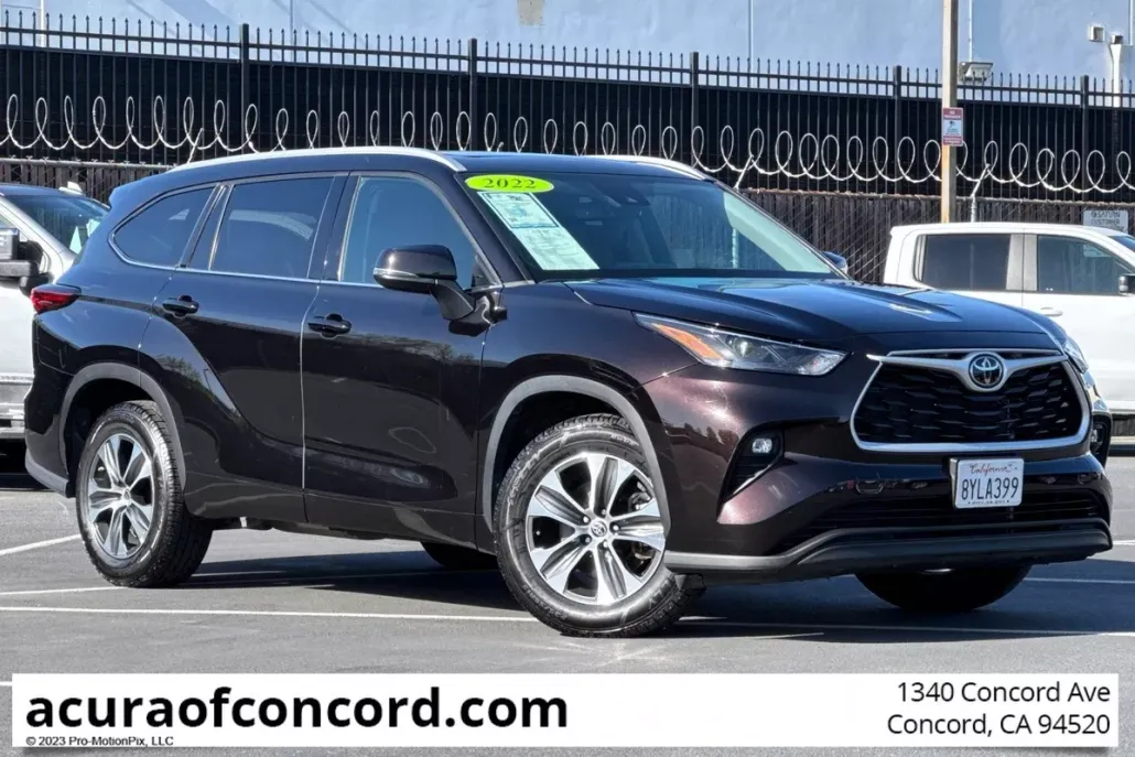 2022 Toyota Highlander XLE photo 1