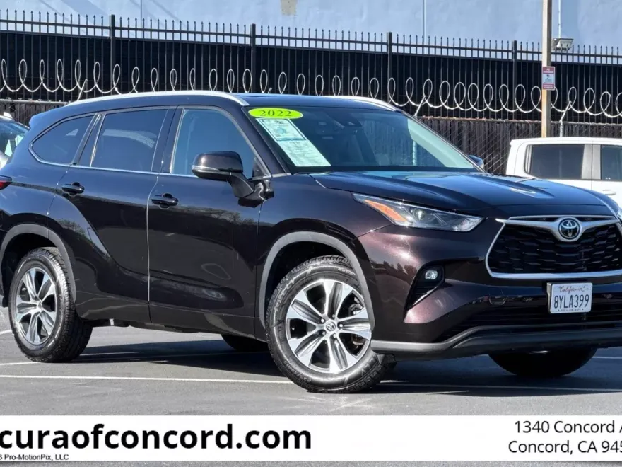 2022 Toyota Highlander XLE photo 1