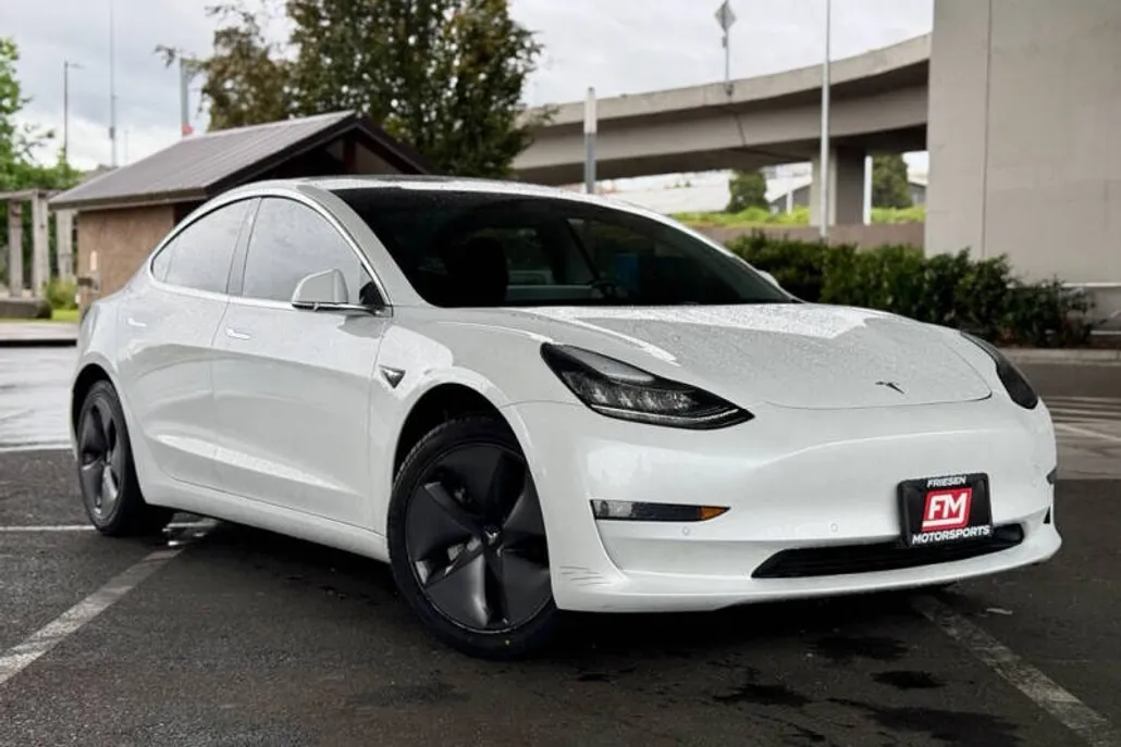 2019 Tesla Model 3 Standard Range Plus photo 1