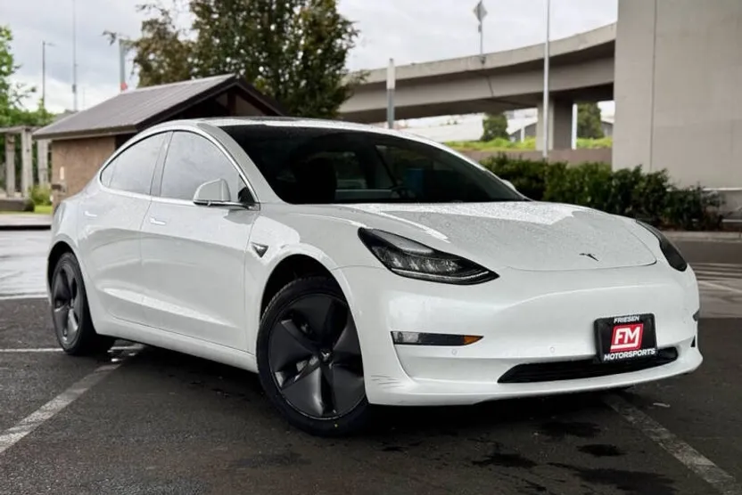 2019 Tesla Model 3 Standard Range Plus photo 1