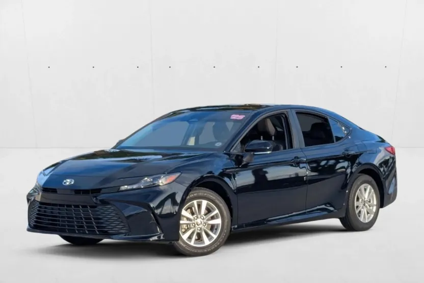 2025 Toyota Camry LE photo 1