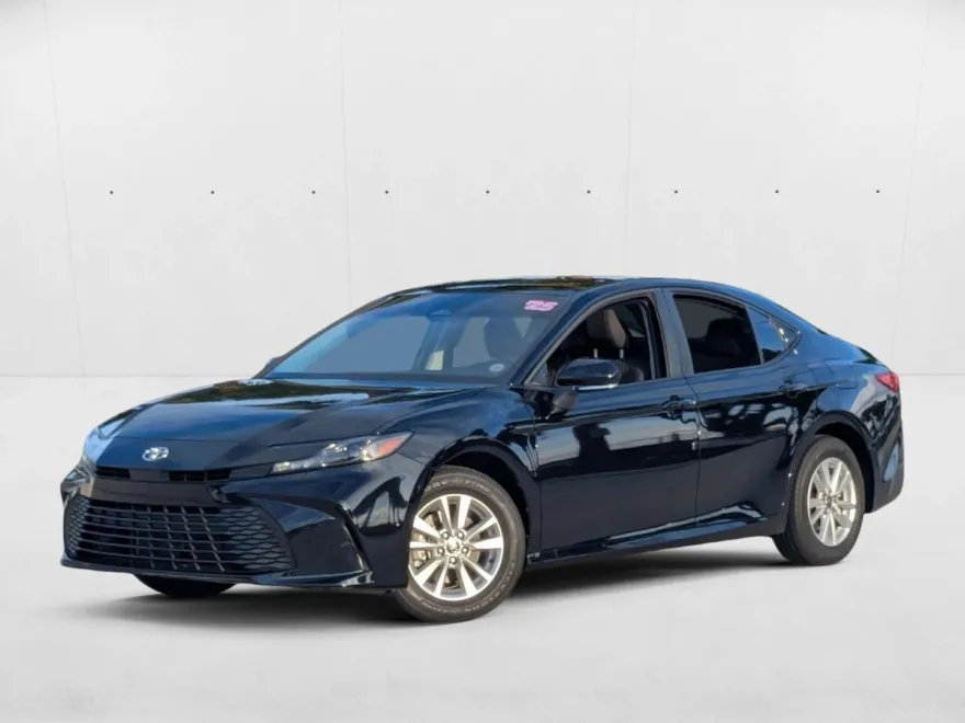 2025 Toyota Camry LE photo 1