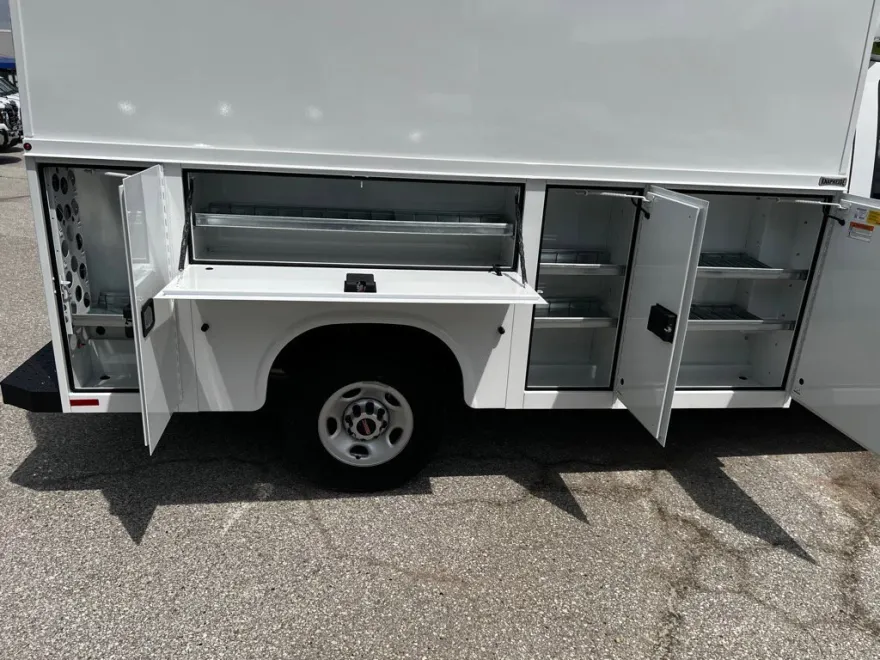 2025 Gmc Savana Cutaway 3500 photo 1