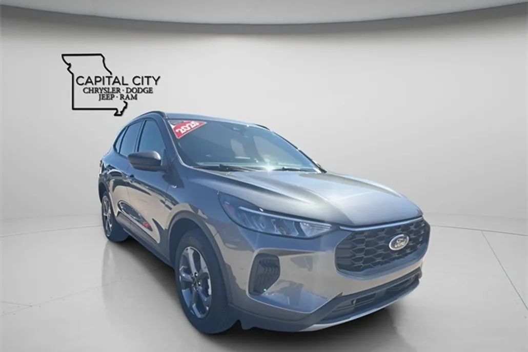 2025 Ford Escape ST-Line photo 1