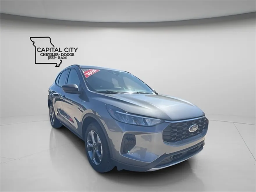 2025 Ford Escape ST-Line photo 1