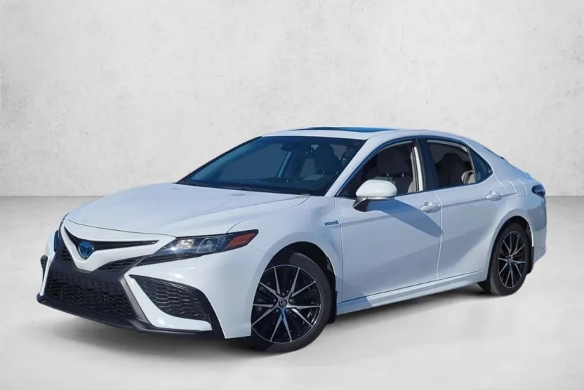 2021 Toyota Camry Hybrid SE photo 1