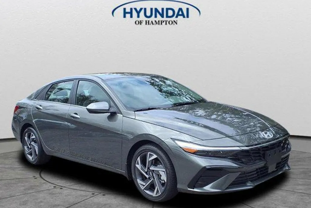 2025 Hyundai Elantra SEL Convenience photo 1