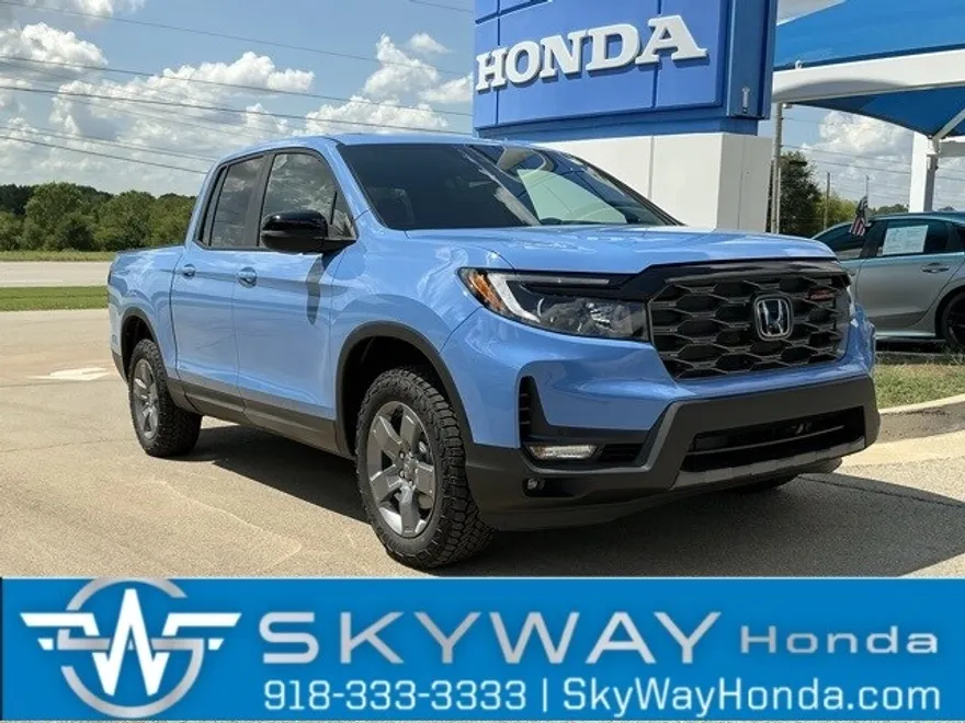 2025 Honda Ridgeline TrailSport photo 1