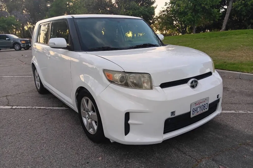 2012 Scion xB Base photo 1
