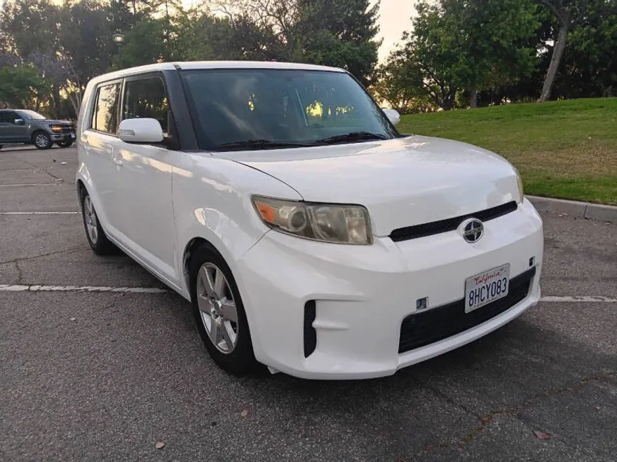 2012 Scion xB Base photo 1