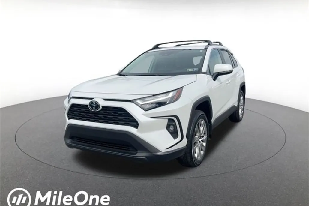 2024 Toyota RAV4 XLE Premium photo 1