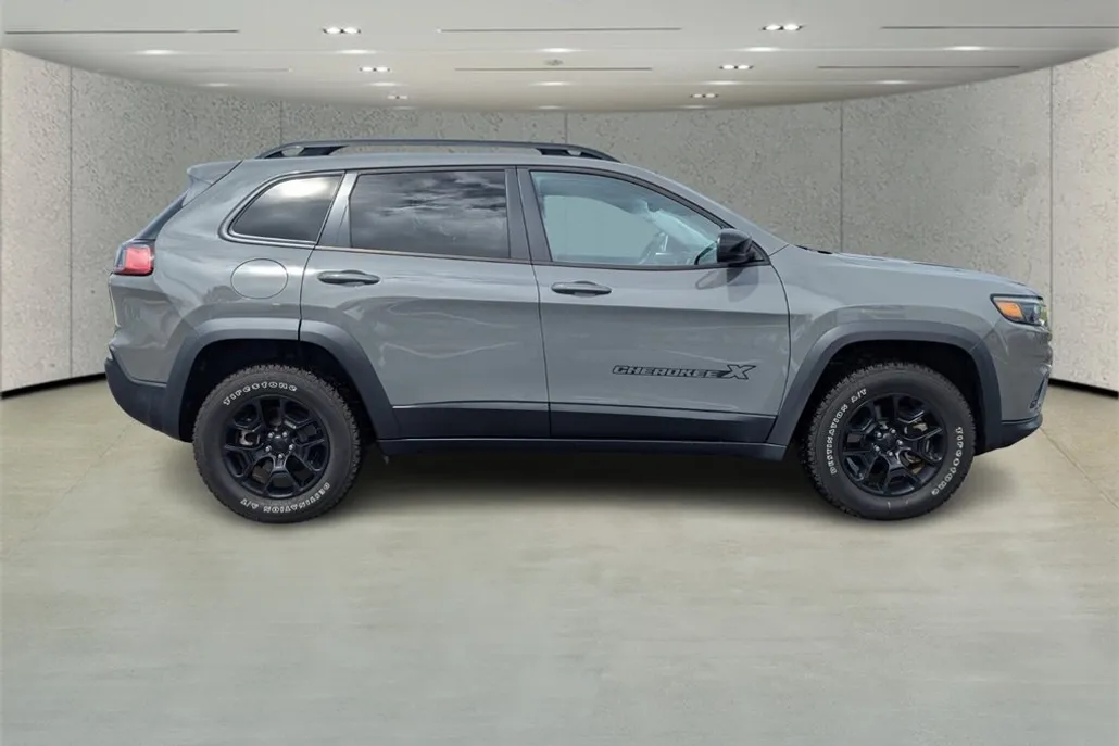 2022 Jeep Cherokee Latitude photo 1