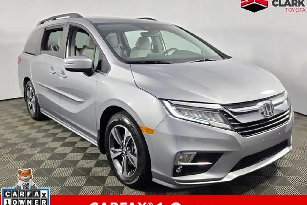 2018 Honda Odyssey Touring photo 1