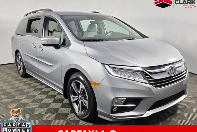 2018 Honda Odyssey Touring photo 1