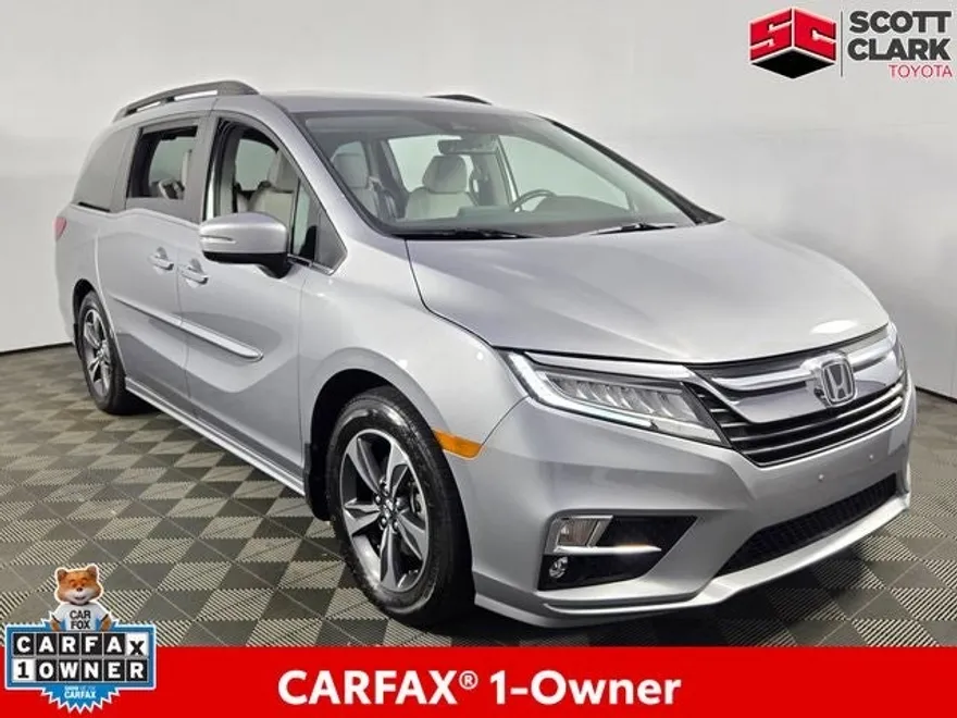 2018 Honda Odyssey Touring photo 1