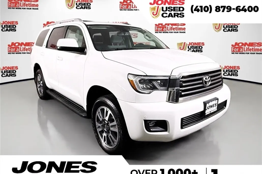 2018 Toyota Sequoia SR5 photo 1
