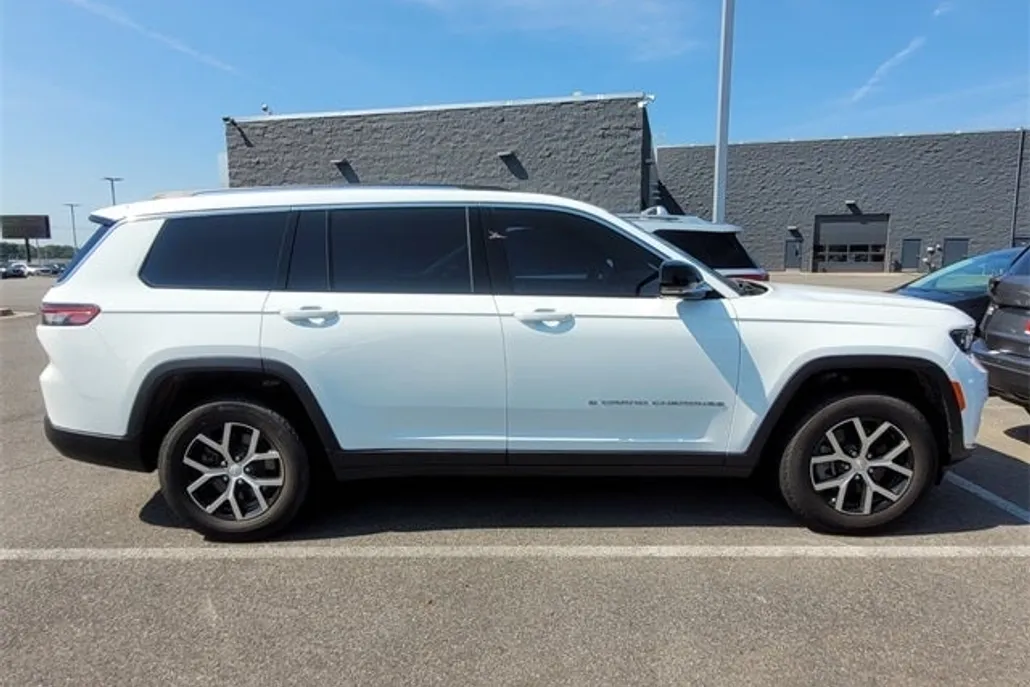 2023 Jeep Grand Cherokee Limited photo 1