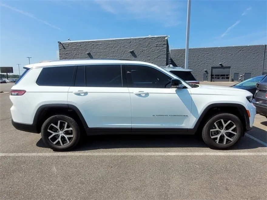 2023 Jeep Grand Cherokee Limited photo 1