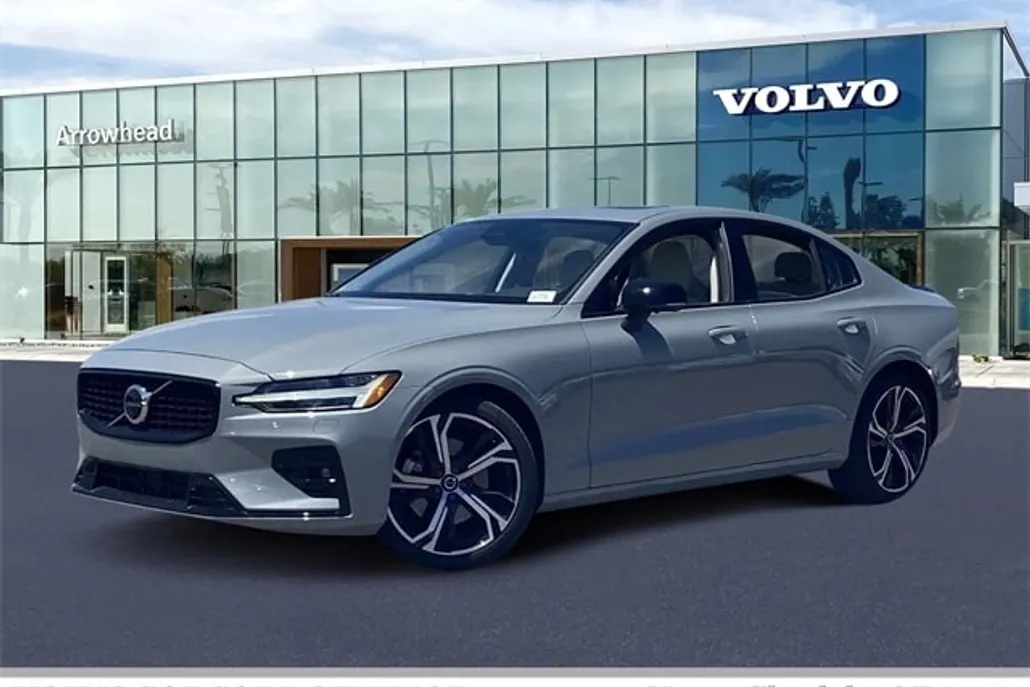 2025 Volvo S60 B5 Plus photo 1