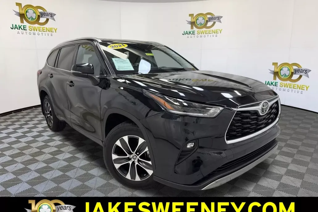 2021 Toyota Highlander XLE photo 1