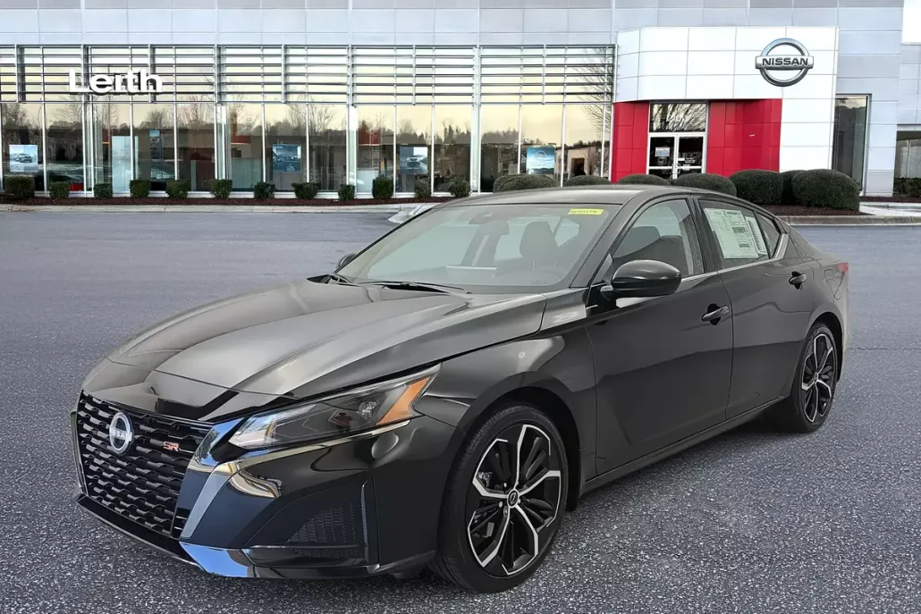2025 Nissan Altima SR photo 1