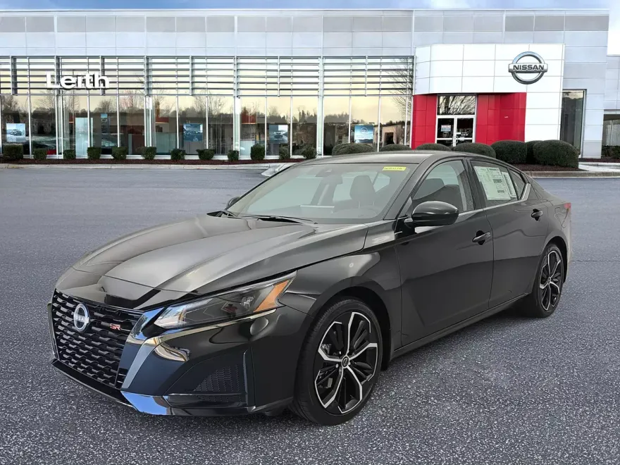 2025 Nissan Altima SR photo 1