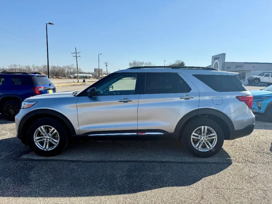 2022 Ford Explorer XLT photo 1