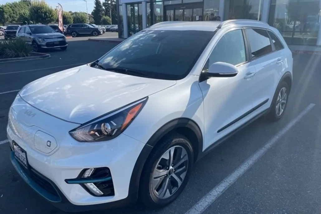2022 Kia Niro EV EX photo 1