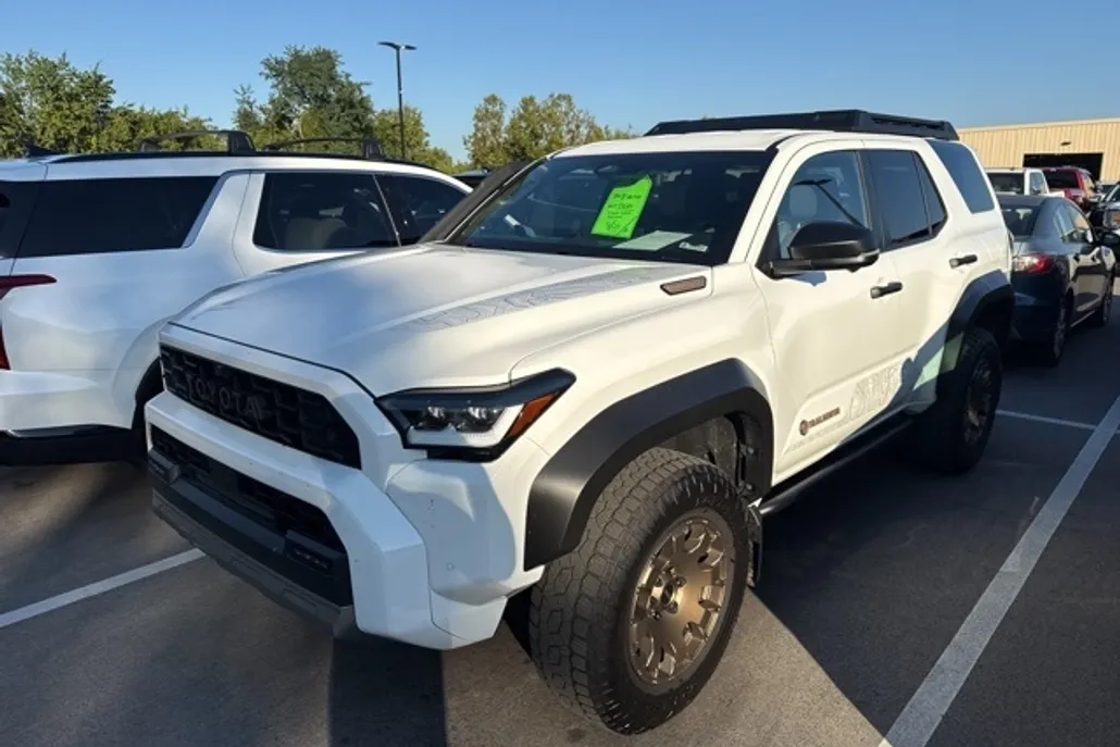 2025 Toyota 4Runner photo 1