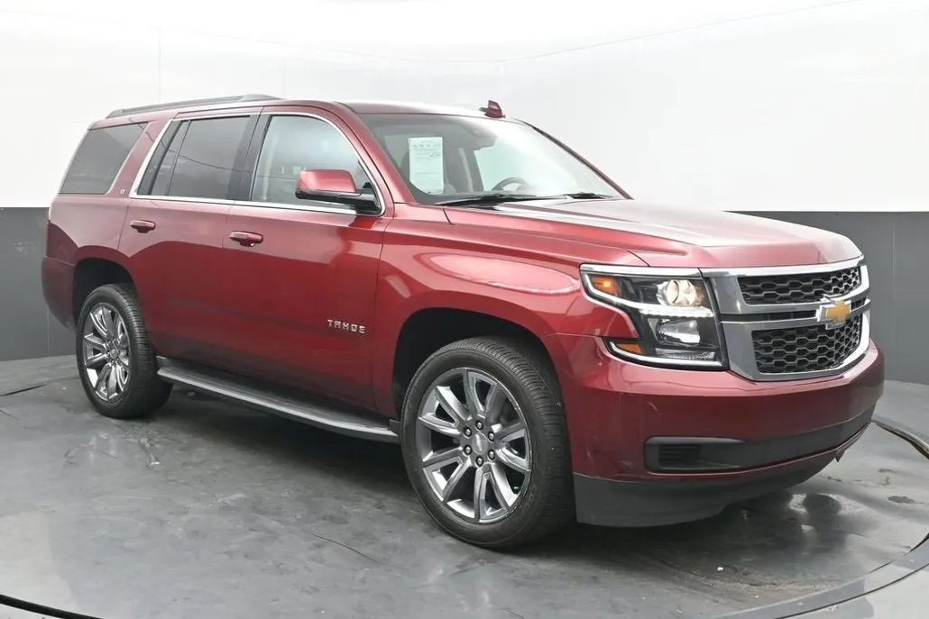 2017 Chevrolet Tahoe LT photo 1