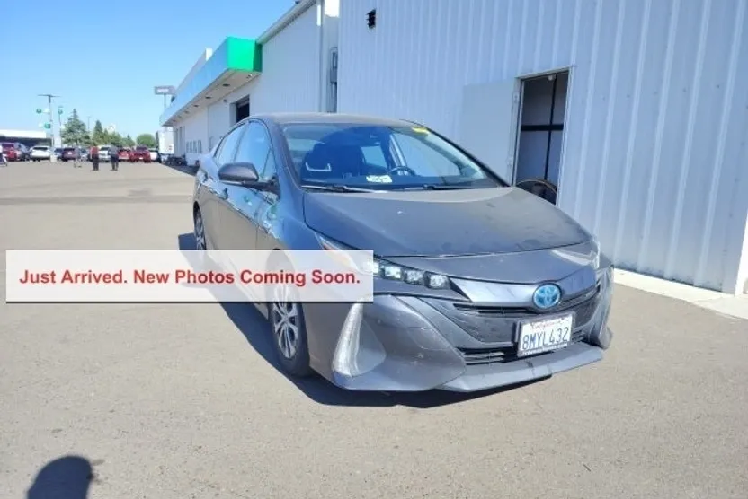 2020 Toyota Prius Prime LE photo 1
