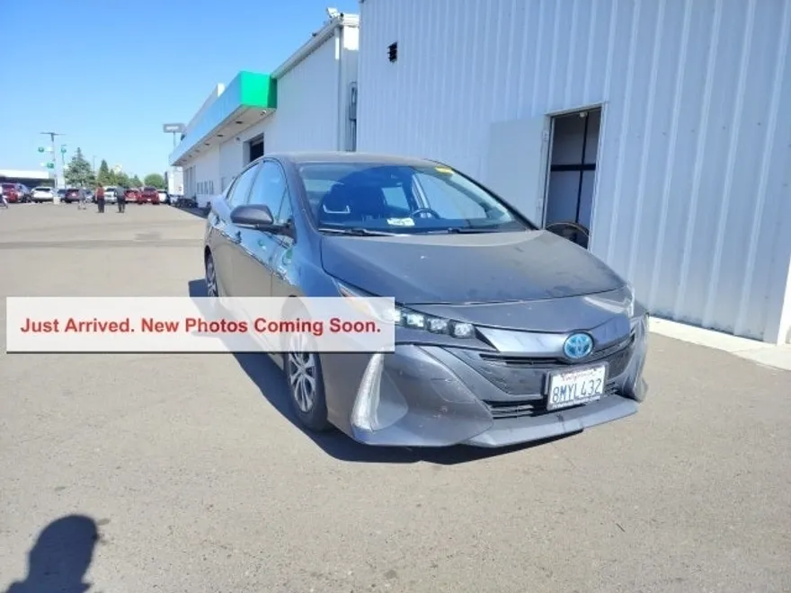 2020 Toyota Prius Prime LE photo 1
