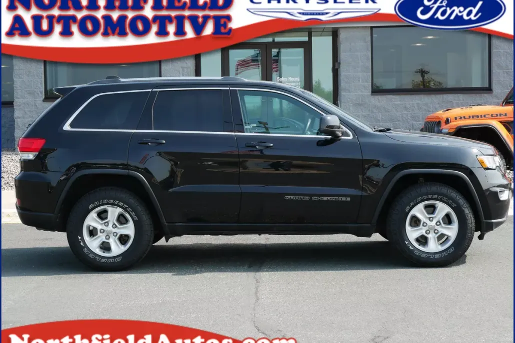 2017 Jeep Grand Cherokee Laredo photo 1