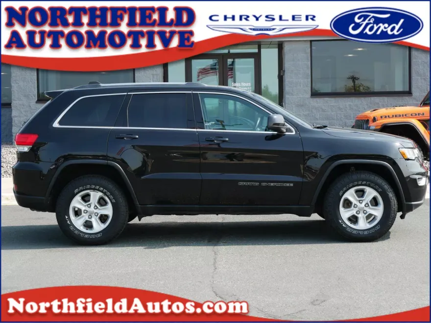 2017 Jeep Grand Cherokee Laredo photo 1