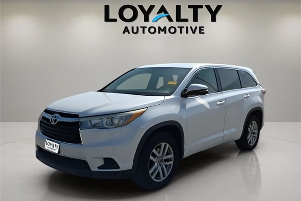 2016 Toyota Highlander LE photo 1