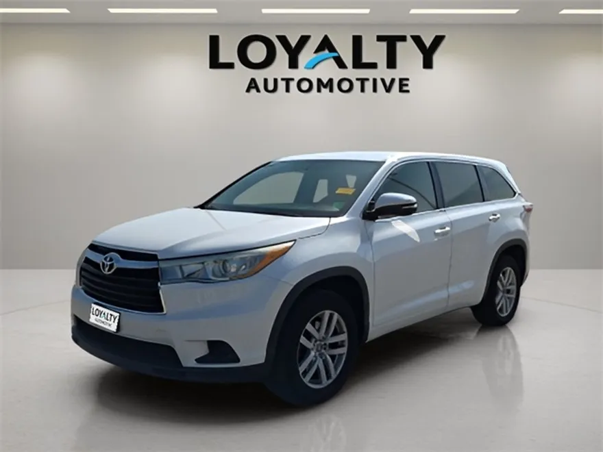 2016 Toyota Highlander LE photo 1