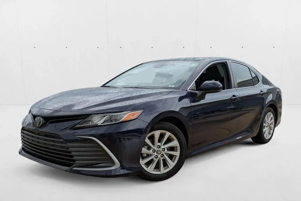 2022 Toyota Camry LE photo 1