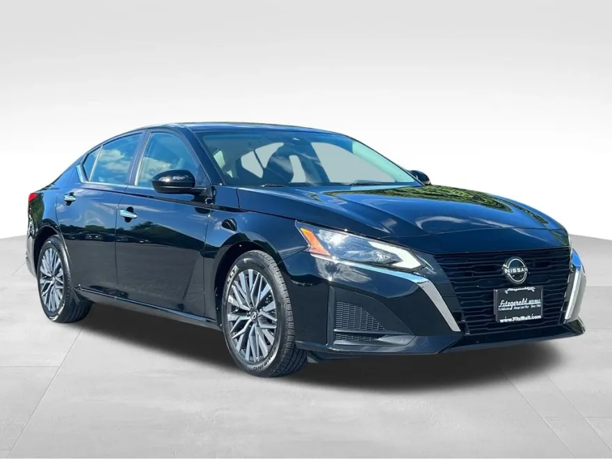 2023 Nissan Altima 2.5 SV photo 1
