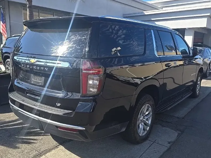 2024 Chevrolet Suburban LT photo 1