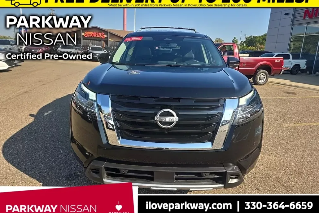 2024 Nissan Pathfinder Platinum photo 1