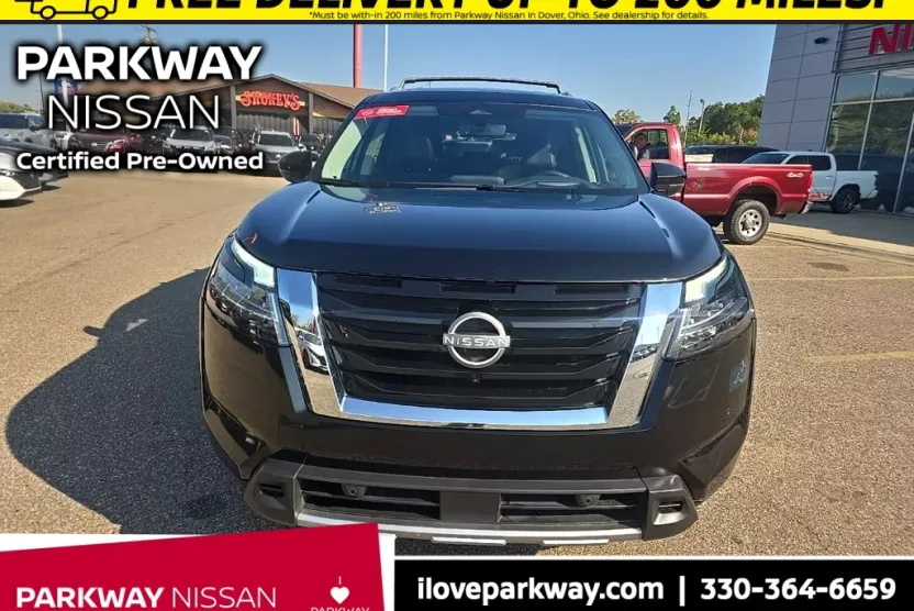 2024 Nissan Pathfinder Platinum photo 1