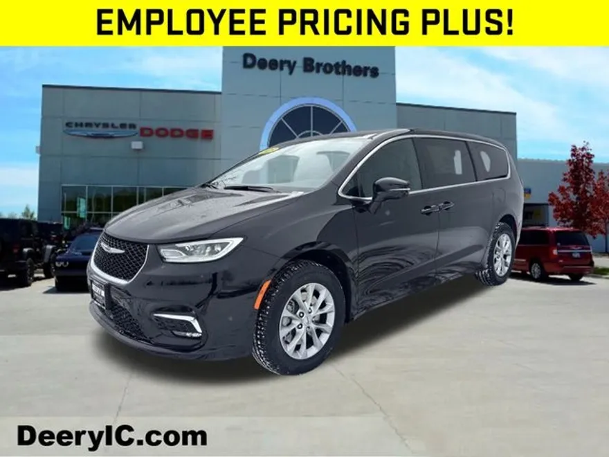 2025 Chrysler Pacifica photo 1