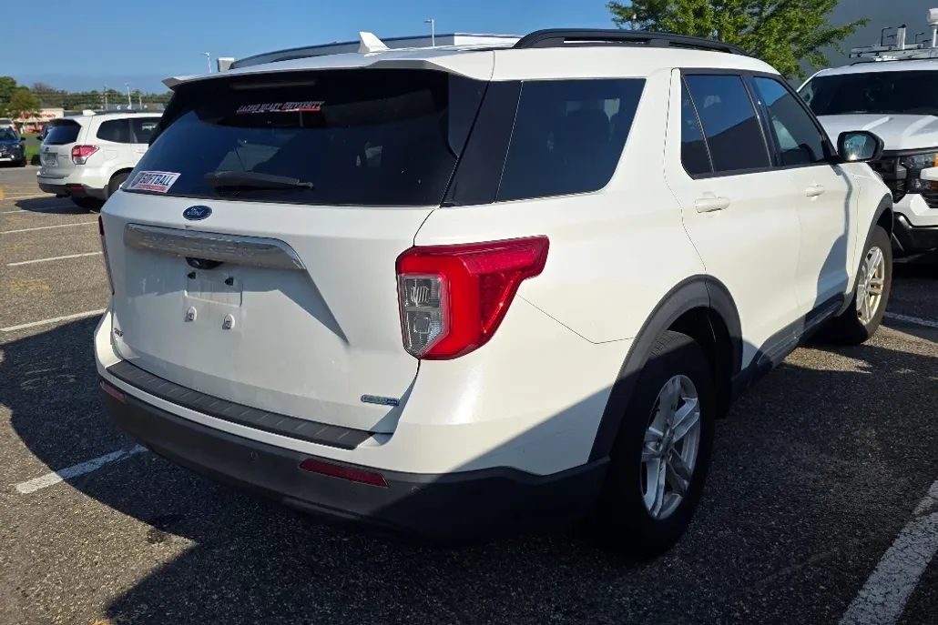 2020 Ford Explorer XLT photo 1