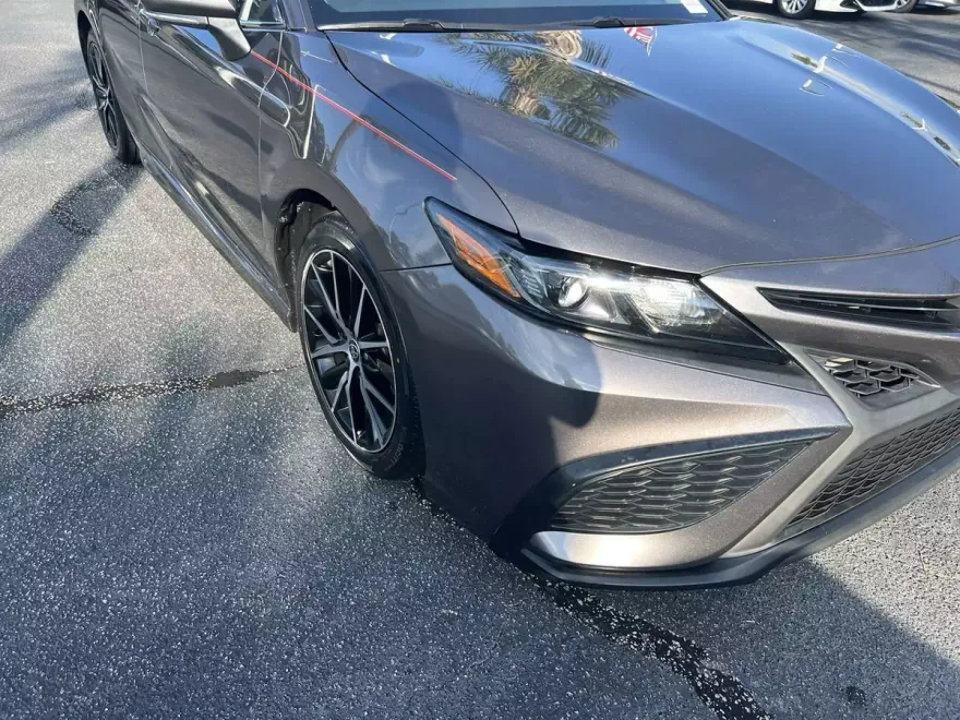 2022 Toyota Camry SE photo 1