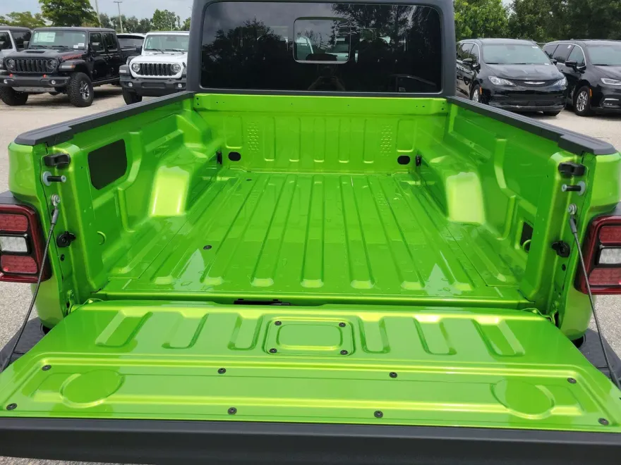 2025 Jeep Gladiator Willys photo 1
